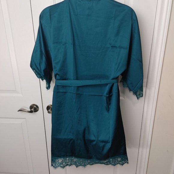 Green silk like robe in xxl - Picture 3 of 6